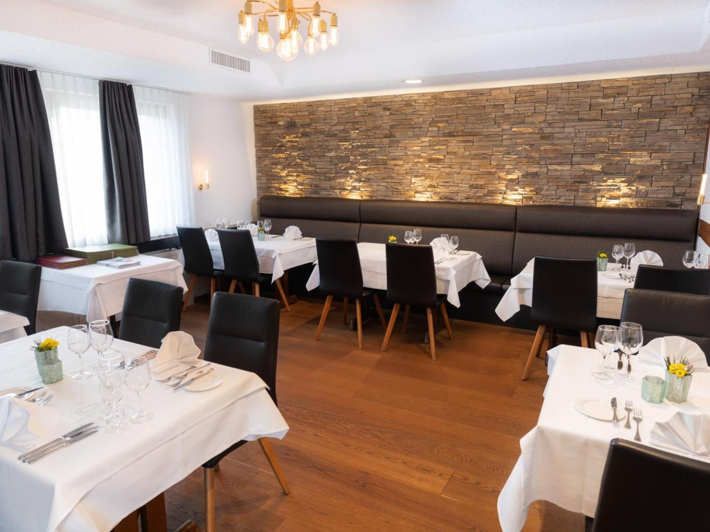 Hotel Restaurant Kreuz Kaiserstuhl Exterior foto